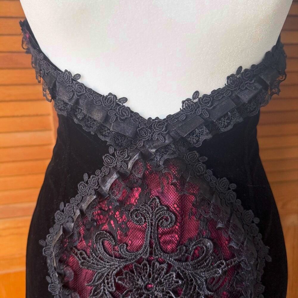Dark in Love Gothic Victorian Vampire Blood Offering Velvet High Waist Skirt - Picture 2 of 13